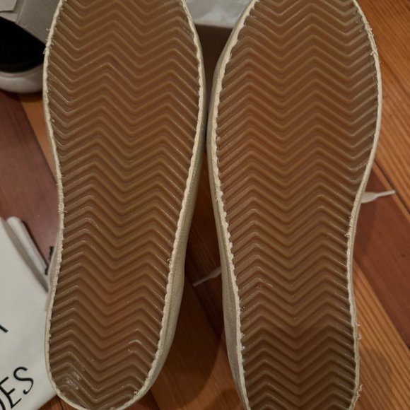 BRAND NEW UNWORN Size 38 Golden Goose Sneakers with Box - Picture 2 of 9